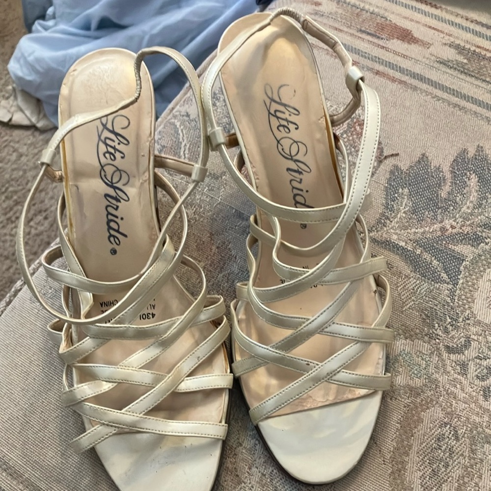 FINAL MARKDOWN Life-Stride strappy sandals 7 1/2